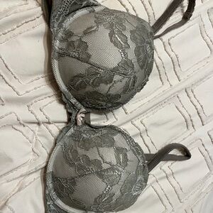 Victoria's Secret Lace Underwire Bra in Green